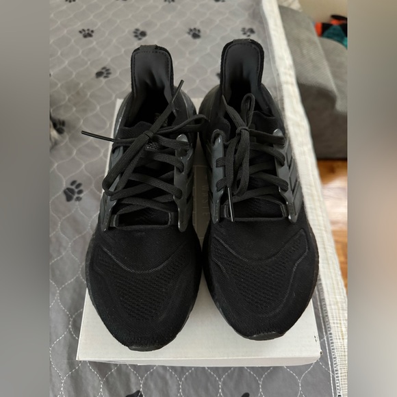 Adidas Black Ultraboost 22 - Picture 2 of 6